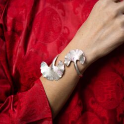 Vòng Tay Mạ Bạc Chạm Lá Bạch Qủa
